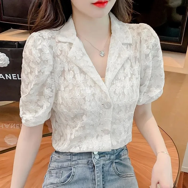 Elegant Hollow Out Lace Blouse - Street Fashion Korea ulasan dan harga