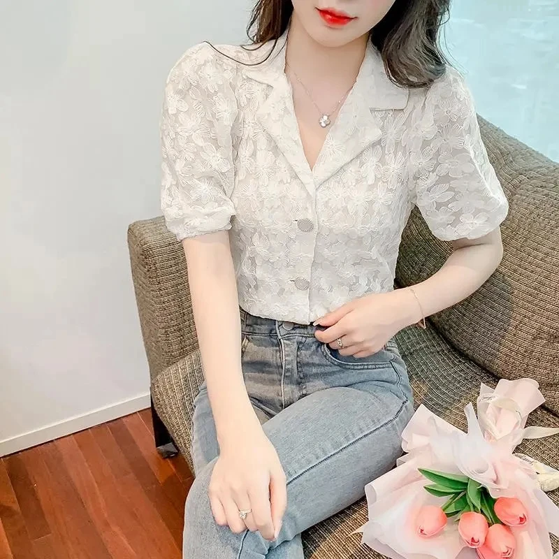 Elegant Hollow Out Lace Blouse - Street Fashion Korea ulasan dan harga