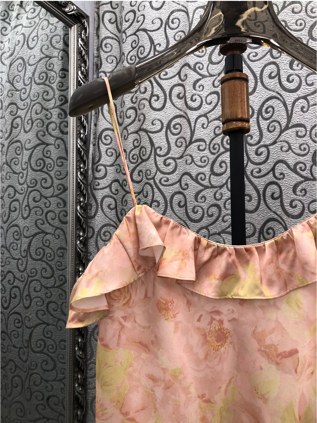 Milan Small Town South Oil Ver - Street Fashion Of Milan ulasan dan harga