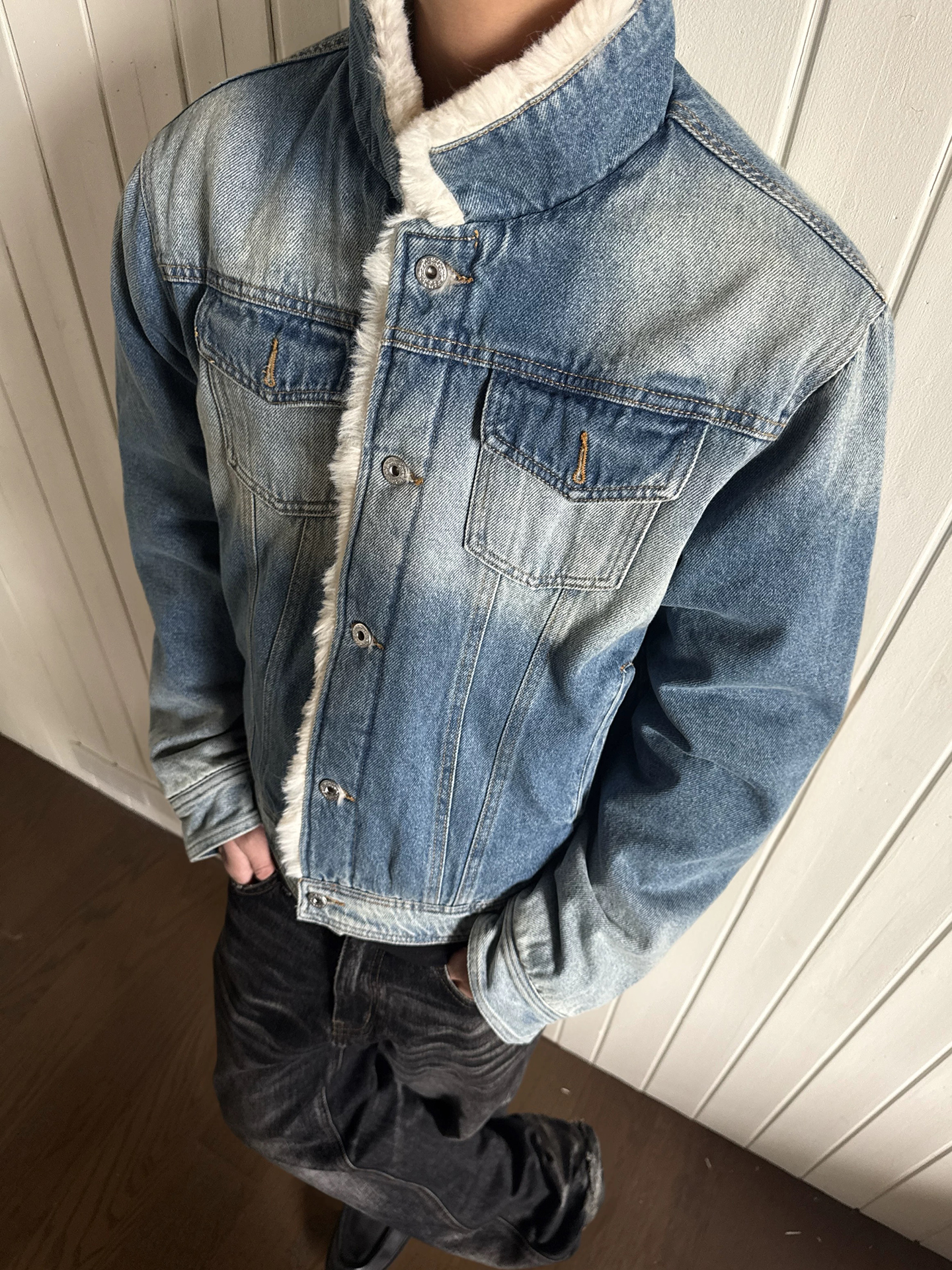 Milan Street Style Worn-In Den - Street Fashion Of Milan ulasan dan harga